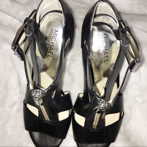 Michael Kors Black Leather Zip Front Heels Sz 7 - Picture 3 of 6